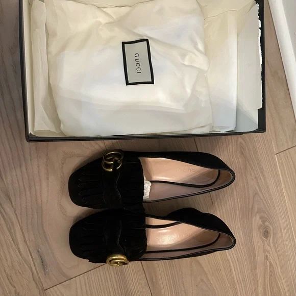 Gucci Black Heels with Gold GG Emblem - Picture 2 of 6